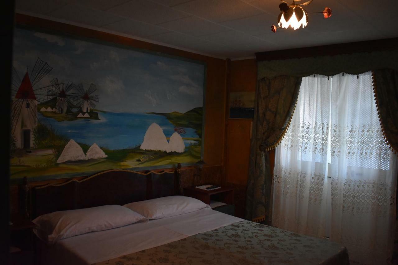 Sicilia In Miniatura "L'Atelier Dell'Etna" Bed & Breakfast Zafferana Etnea Luaran gambar